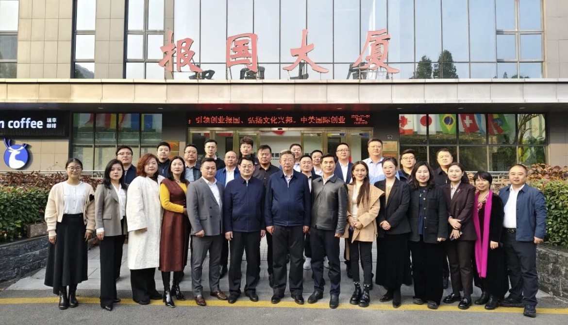 雅利安集團總經理王凱躍參加市工商聯組織的“泉力聯動 助企拓市”濟企鄭州行活動