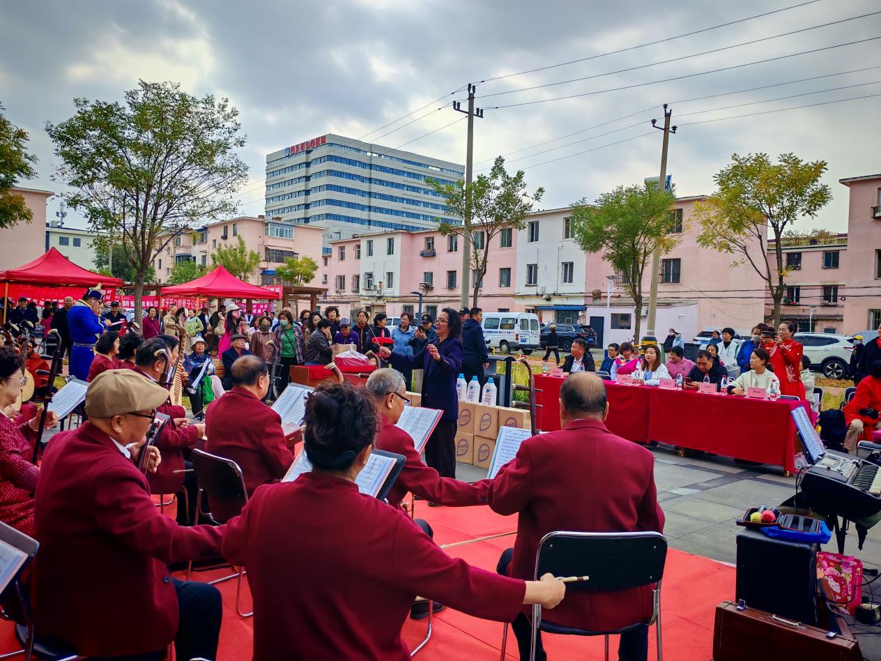 九九重陽暖鄰里 | 人大代表王宏偉助力巴彥社區惠民大集，以責任繪就幸福圖景